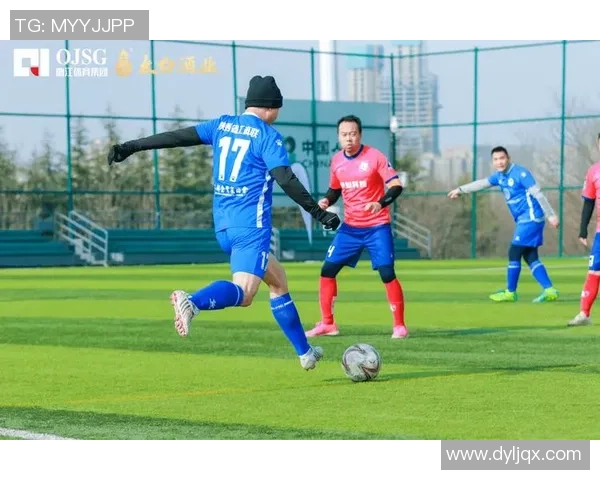 化州足球热潮来袭青少年踢球活动蓬勃发展助力地方体育事业腾飞 化州足球热潮来袭青少年踢球活动蓬勃发展助力地方体育事业腾飞