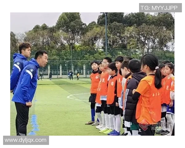某足球青训俱乐部培养未来之星助力青少年成长与梦想实现