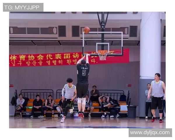 穿越篮球与足球的激情碰撞探索运动的无限可能与梦想